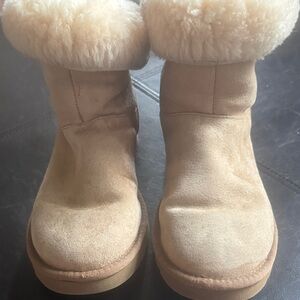 Ugg Classic Shearling-Cuff Suede Winter Boots - Tan size 5